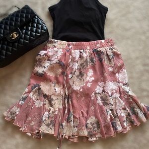 Floral mini skirt size M NWT